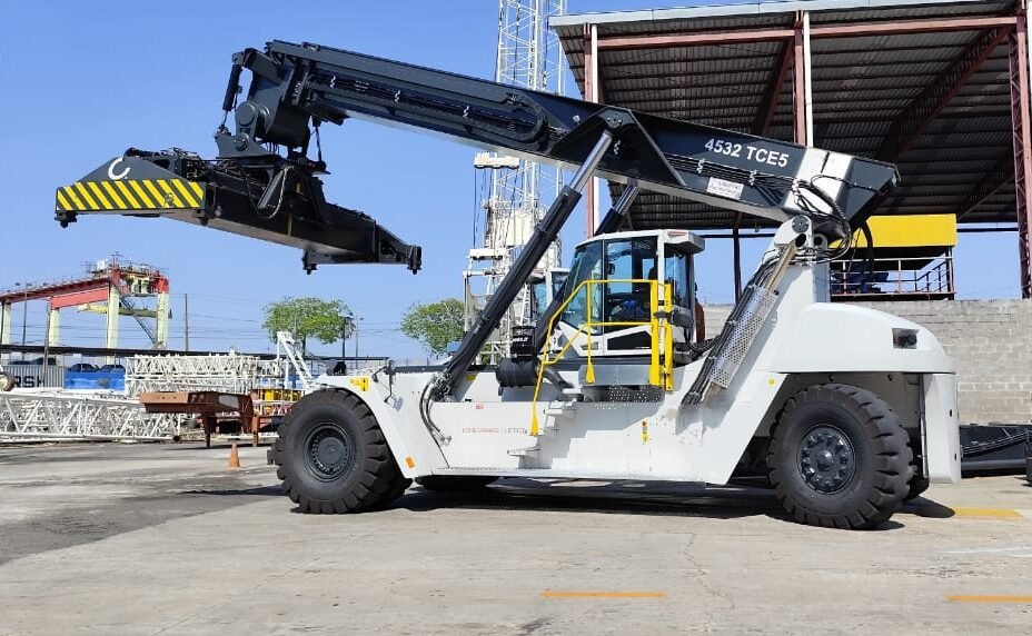 manutenção reach stacker