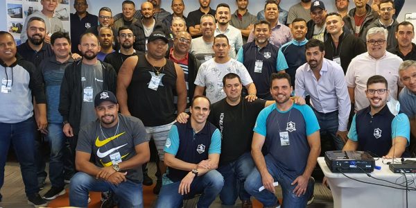 equipe em treinamento na equiport representante comercial konecranes brasil